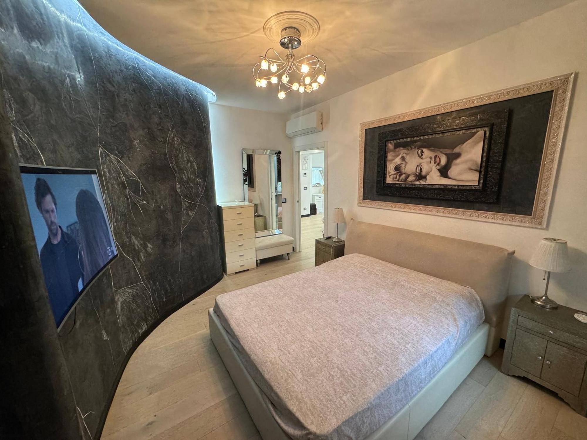 Apartment In Flore *